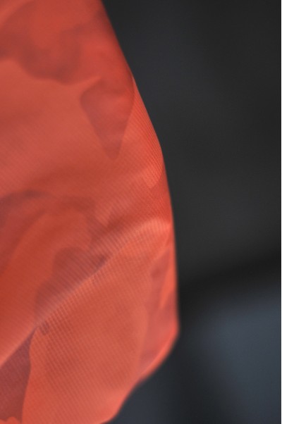 SD-TB  感溫變色面料－31℃溫變 100%尼龍  69g／m 半透明輕薄皮膚風衣布料 迷彩橙 感溫布 細節-4